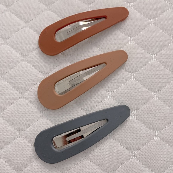Urban Outfitters Accessories - Hair clips